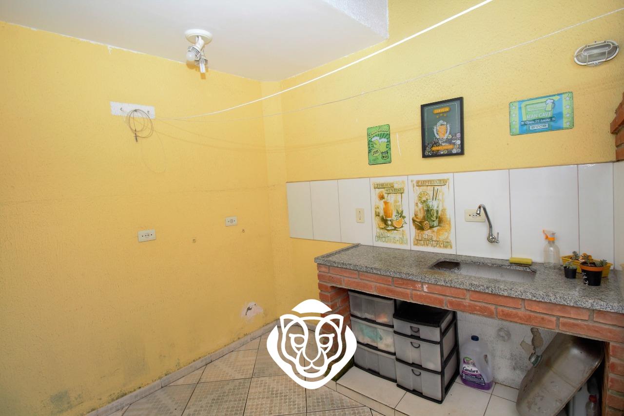 Quintal com churrasqueira 