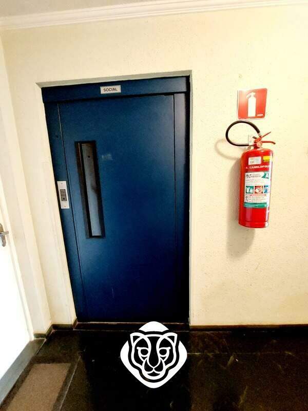 Hall apartamentos e elevador 