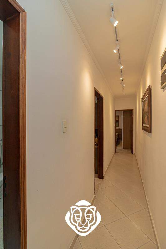 Corredor dormitórios / Casa I