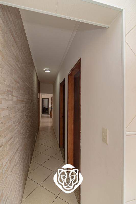 Corredor dormitórios / Casa II