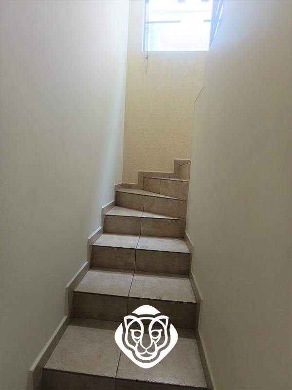 Escada acesso sótão