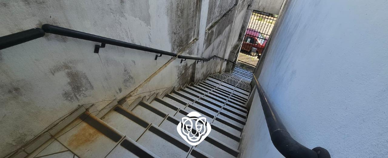 Escada de acesso da - Casa II