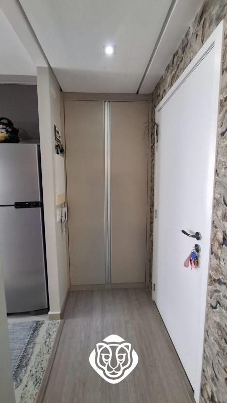 Entrada em frente a cozinha