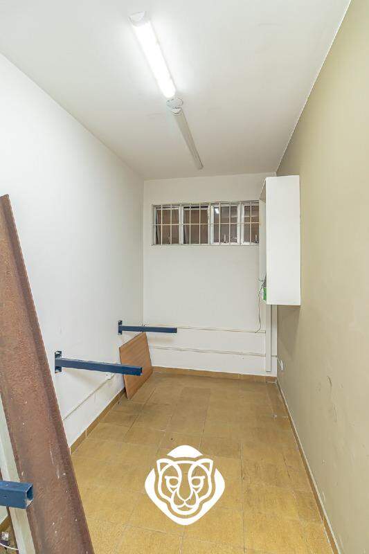 Depósito / Garagem