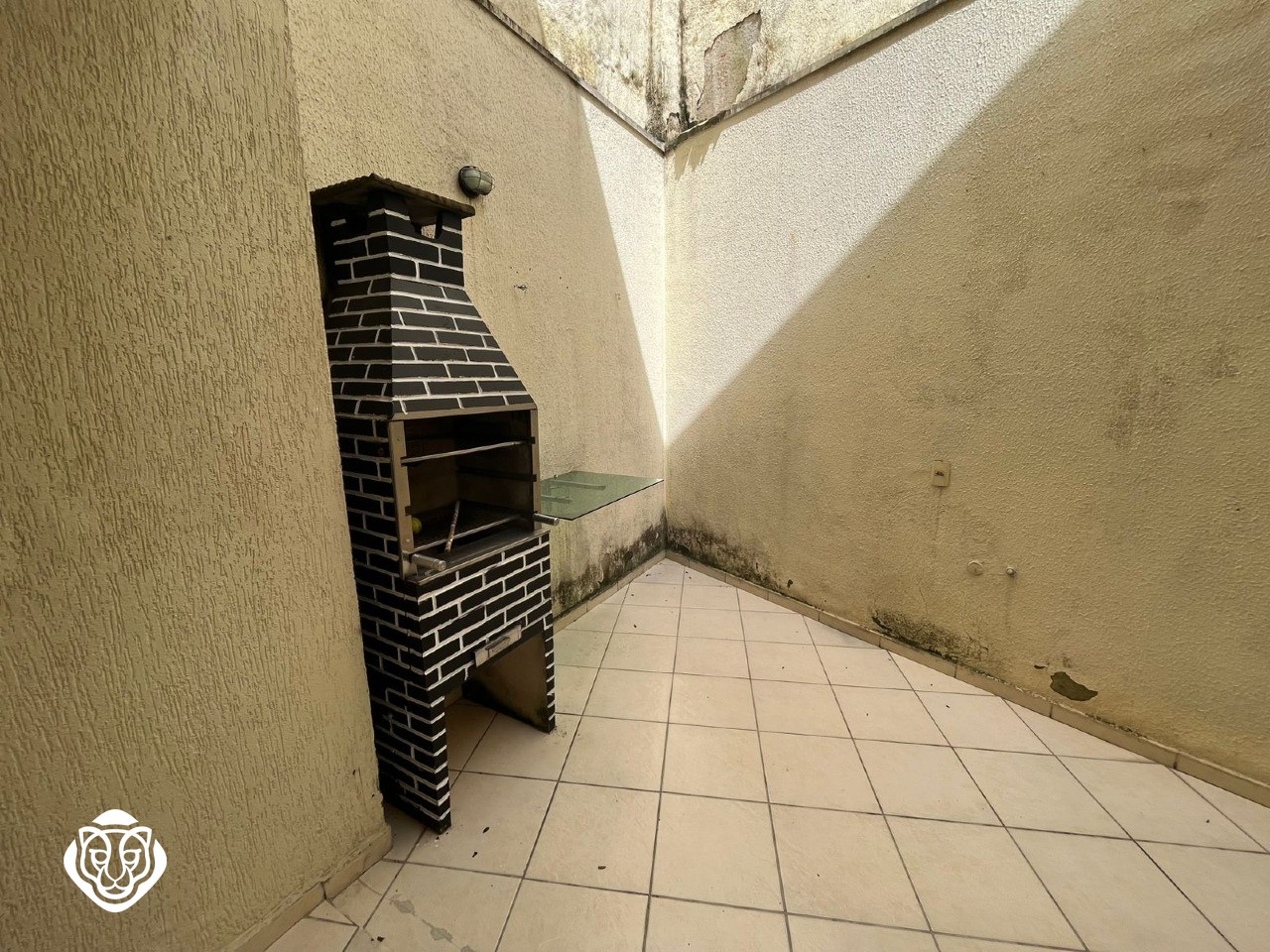 Quintal com churrasqueira