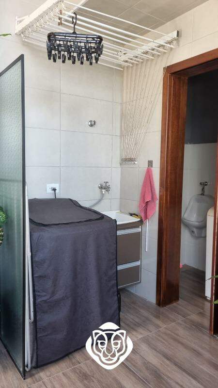 Área de serviço e lavabo