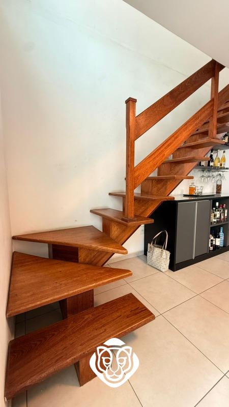 Escada acesso área de lazer