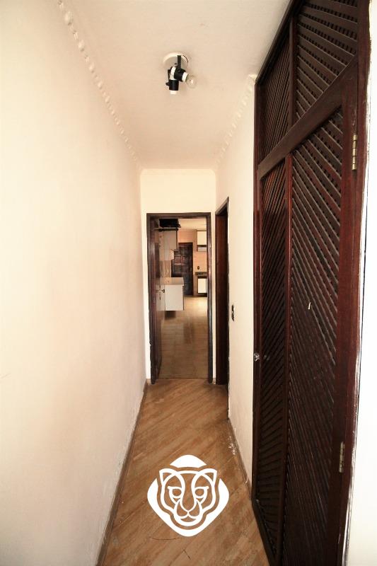 Corredor interno e lavabo