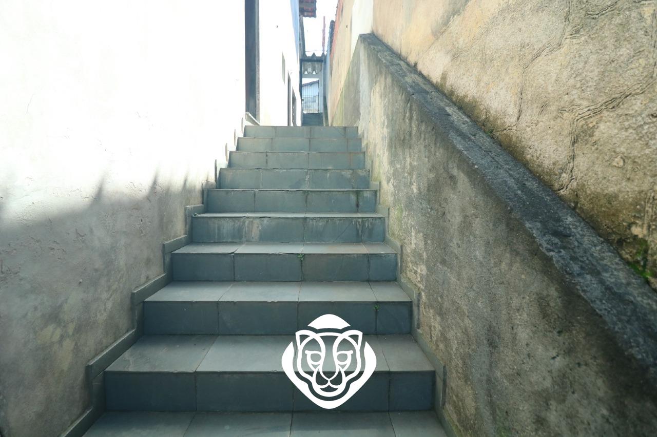 Escada de acesso a Área de serviço