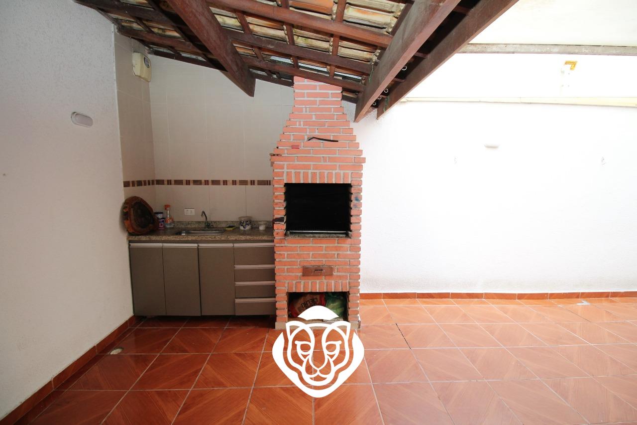 Quintal com churrasqueira 