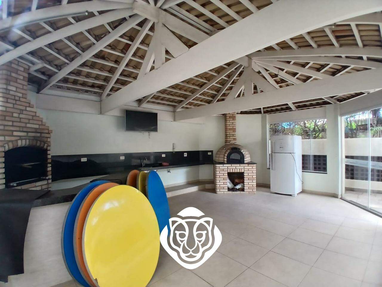 Área da churrasqueira e forno de pizza