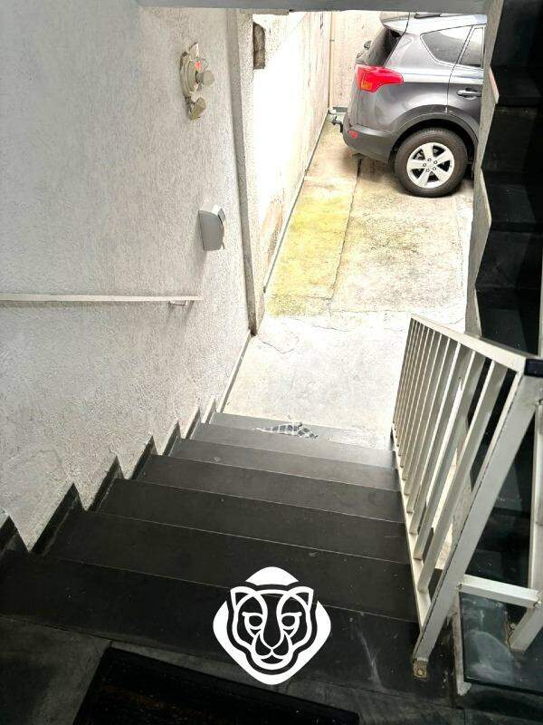 Escada de acesso ao Apartamento