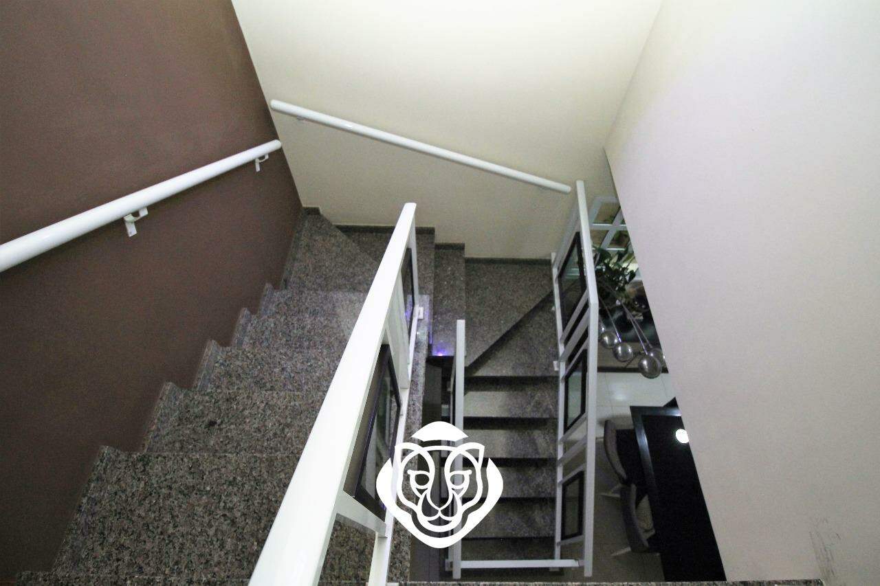 Escadas acesso dormitórios 