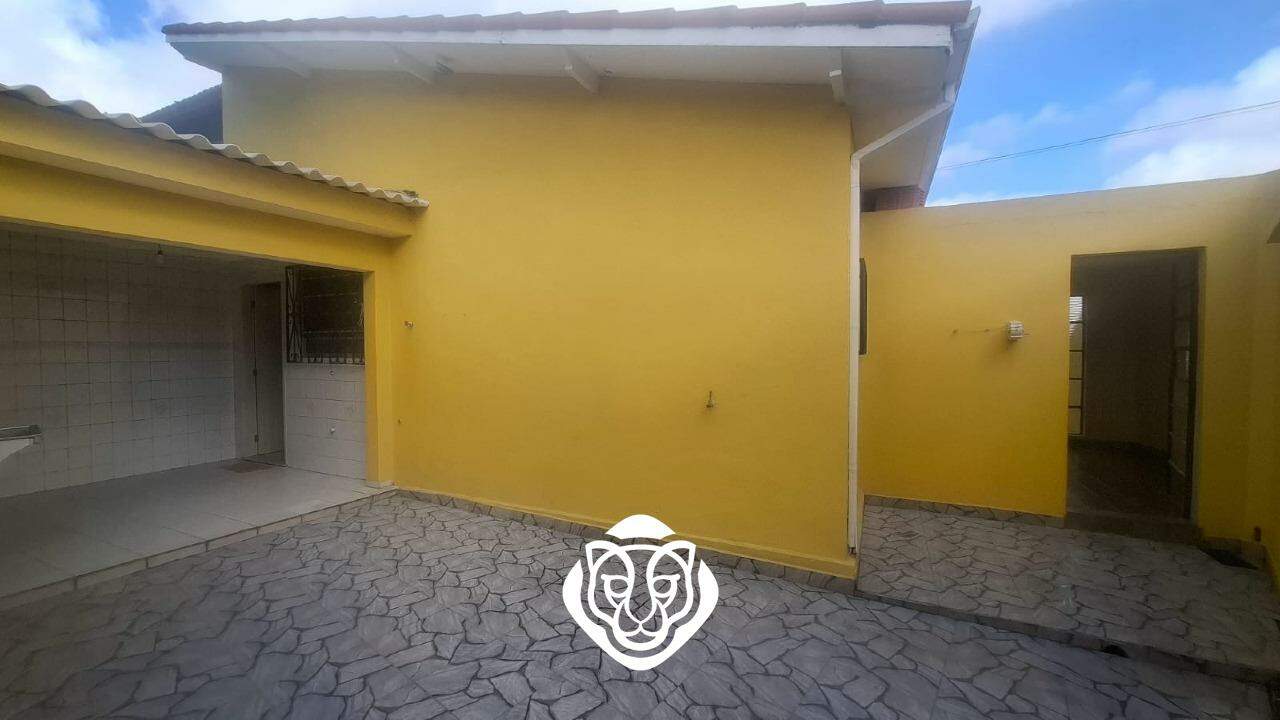 Quintal com 2 vagas