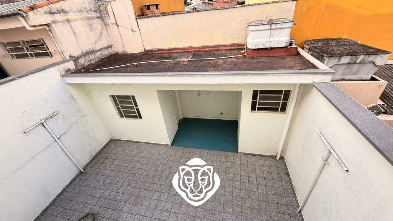 Edícula com banheiro