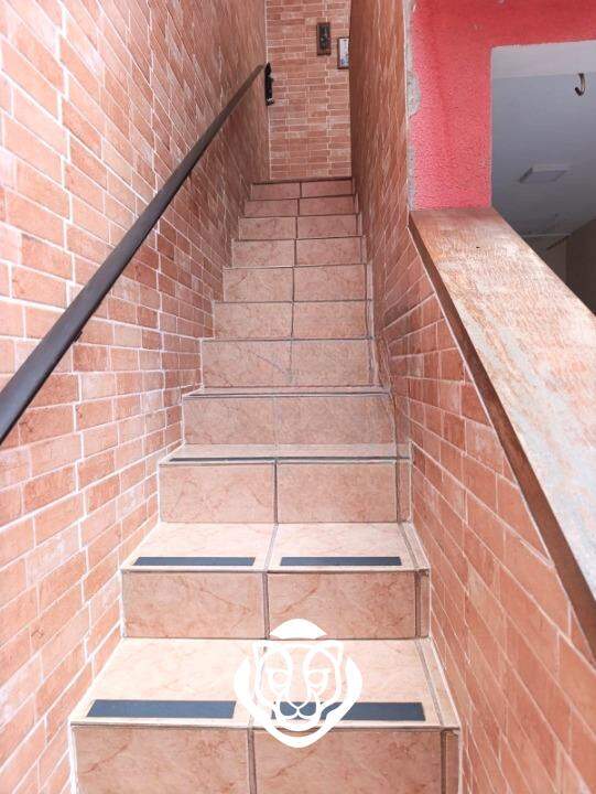 Escada acesso área churrasqueira