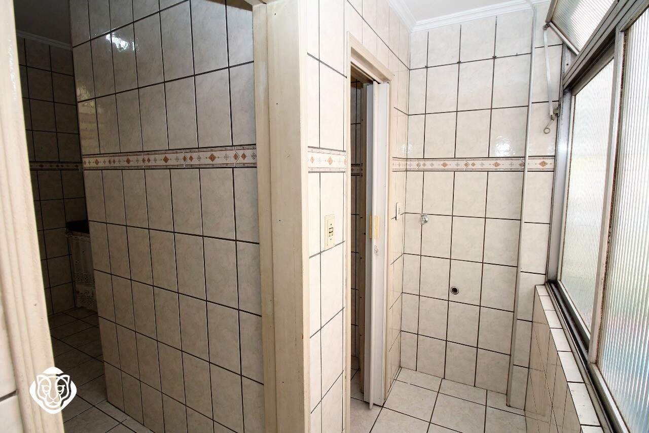 Área de serviço com banheiro