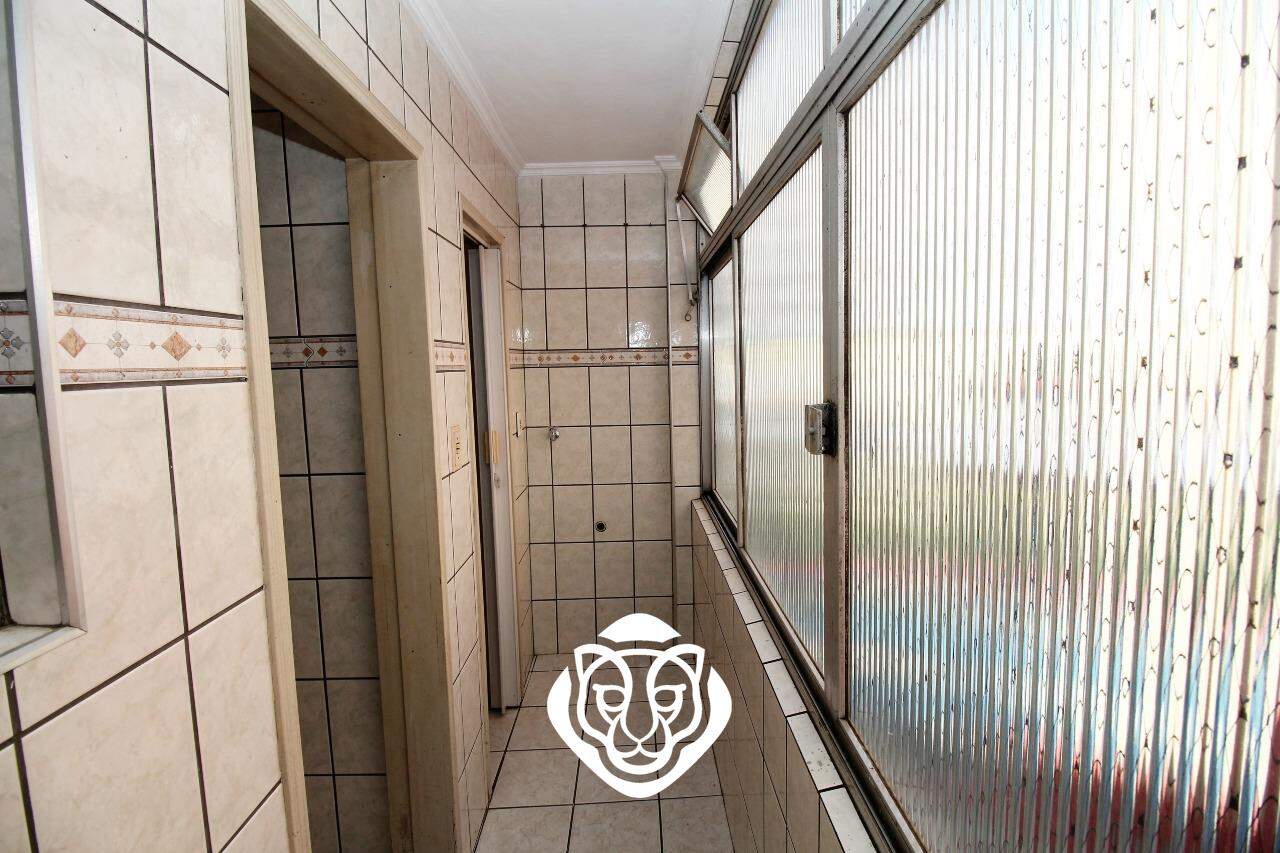 Área de serviço com banheiro