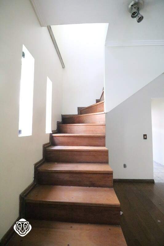 Escadas de acesso interno