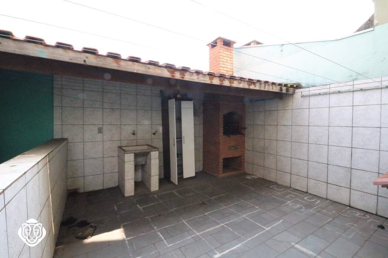 Área de serviço e churrasqueira