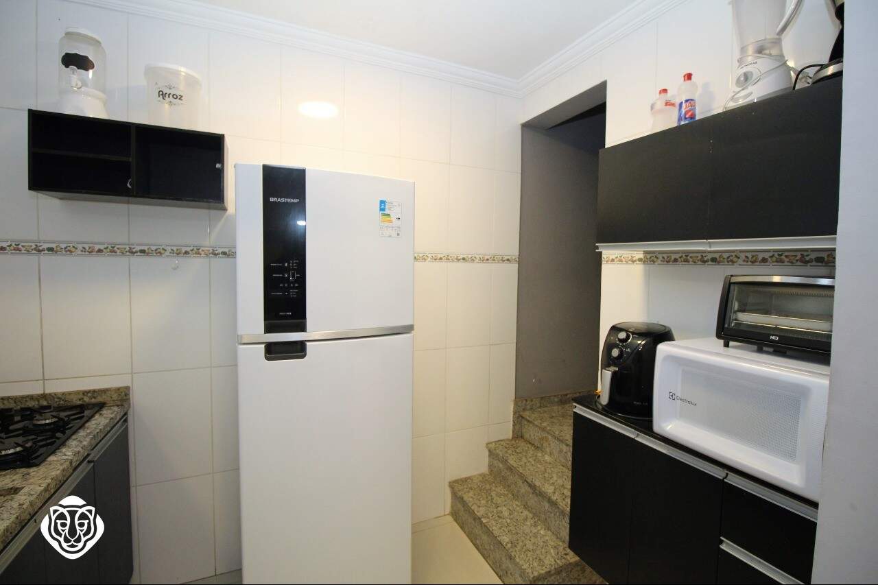 Cozinha  e acesso interno