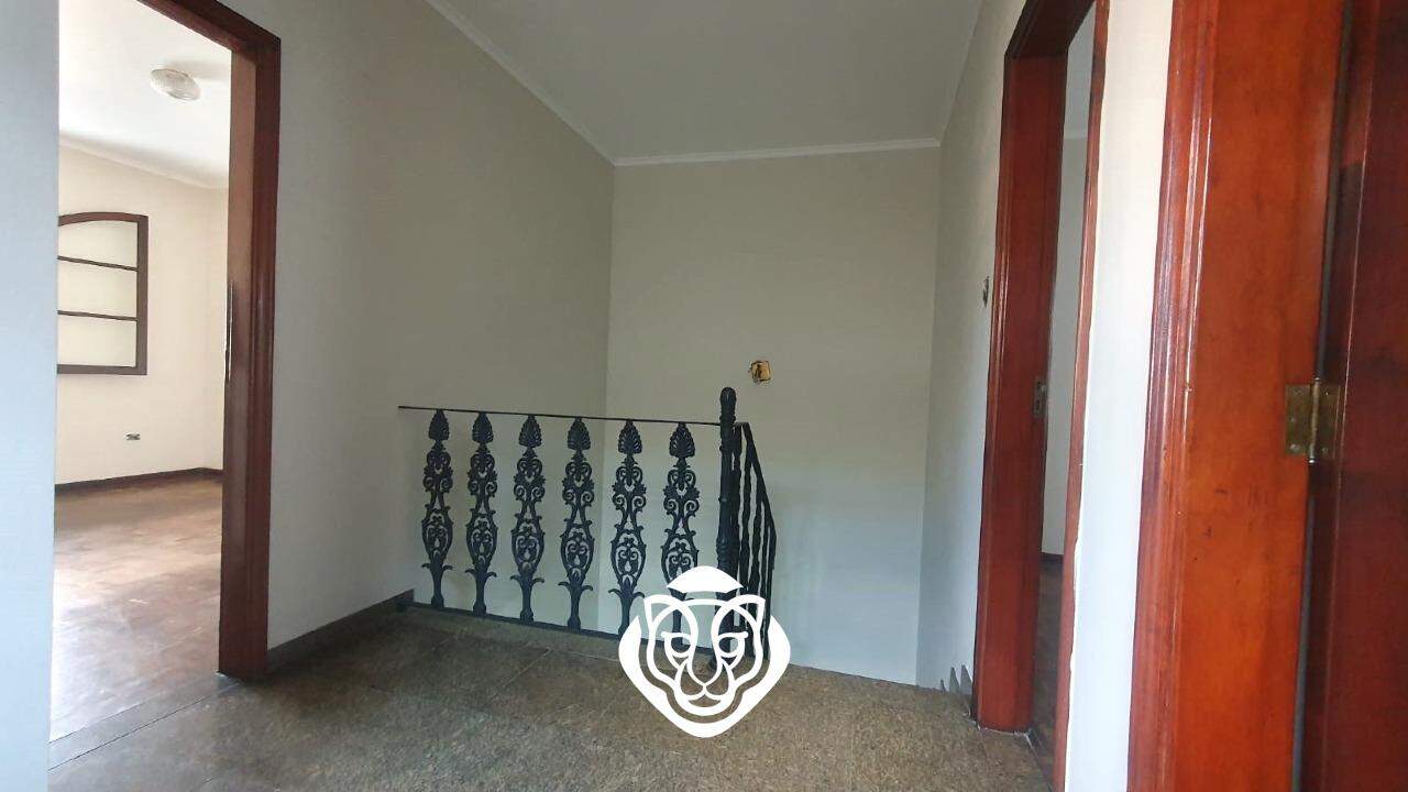 Escada de acesso aos dormitórios