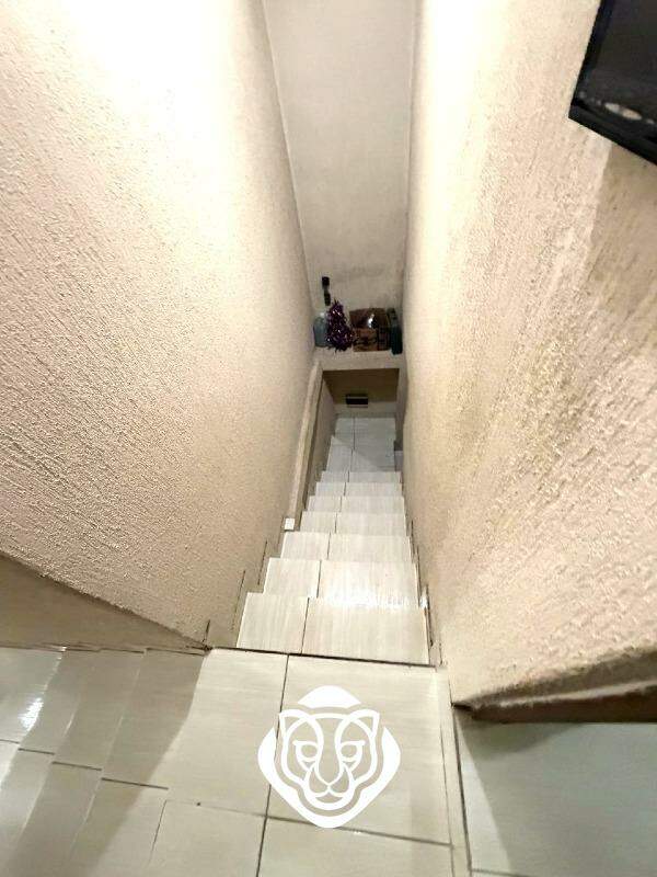 Escada de acesso aos dormitórios