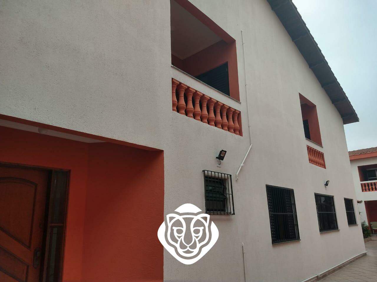 Garagem / Fachada interna 