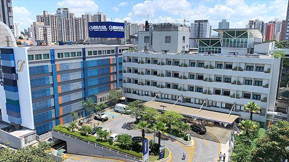 Hospital Brasil  aproximadamente 13 km