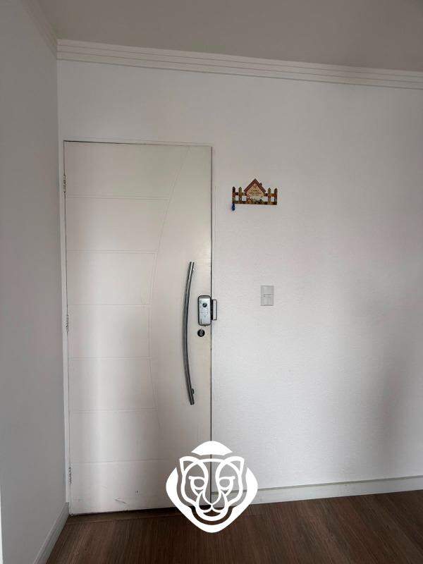 Porta com fechadura eletrônica