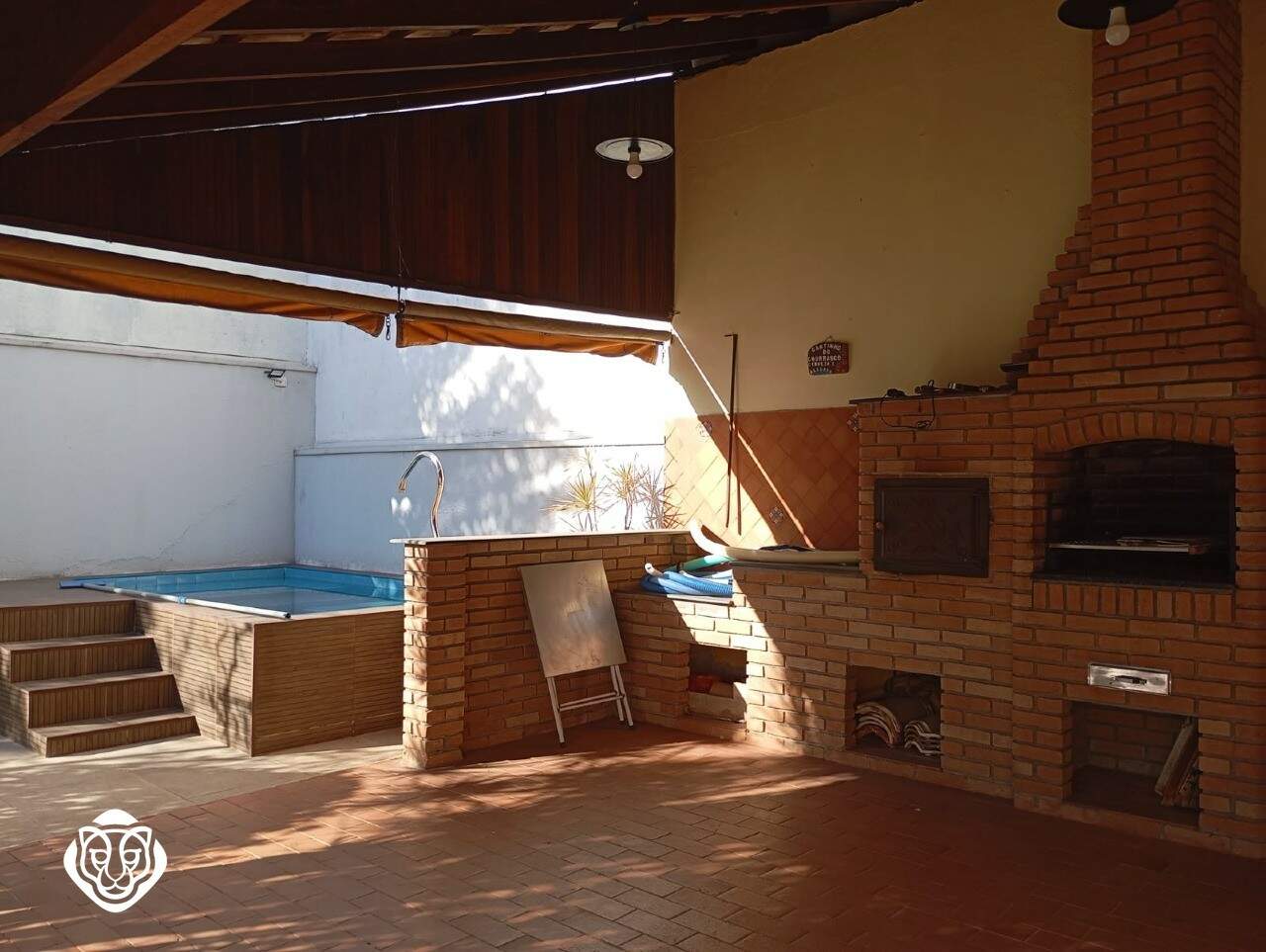 Piscina e churrasqueira