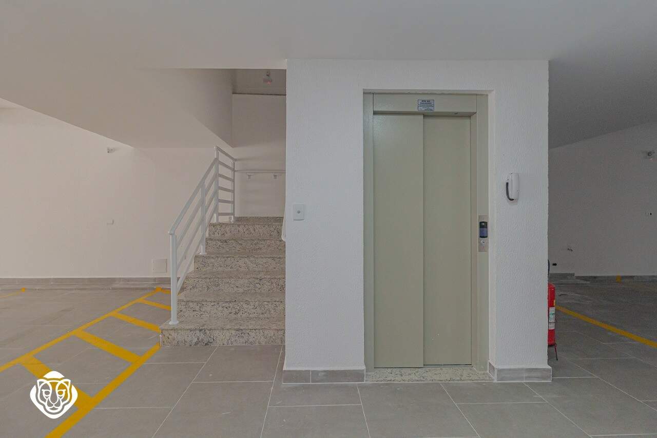 Escada de Acesso / Elevador