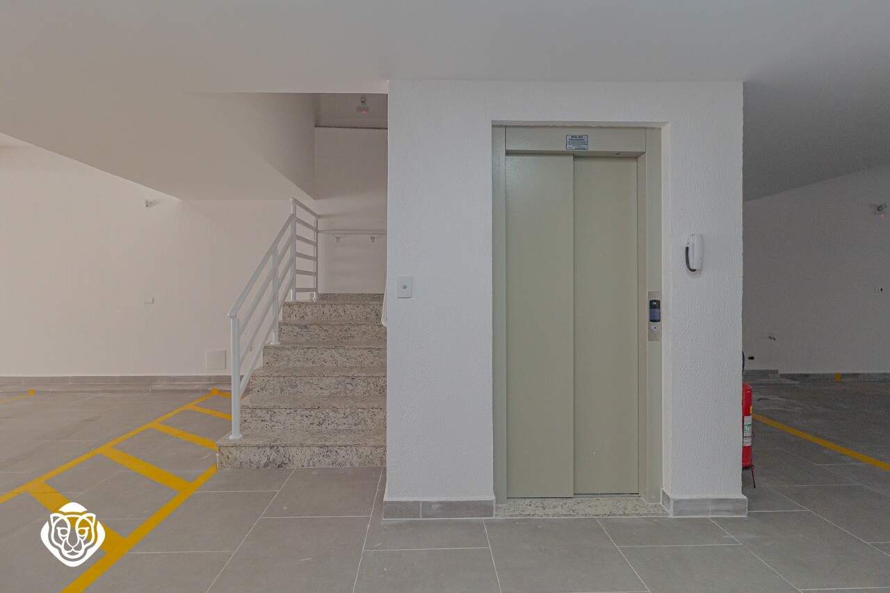 Escada de Acesso / Elevador