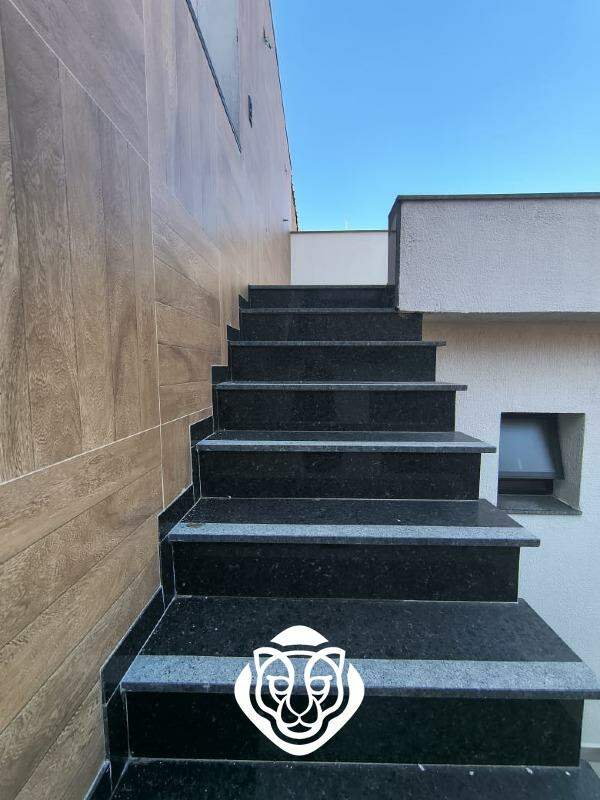 Escada de acesso varanda 