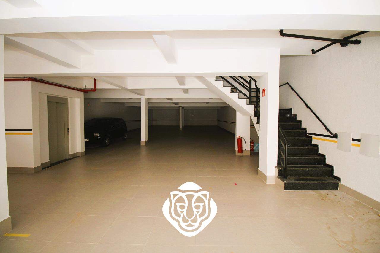 Elevador e escadas