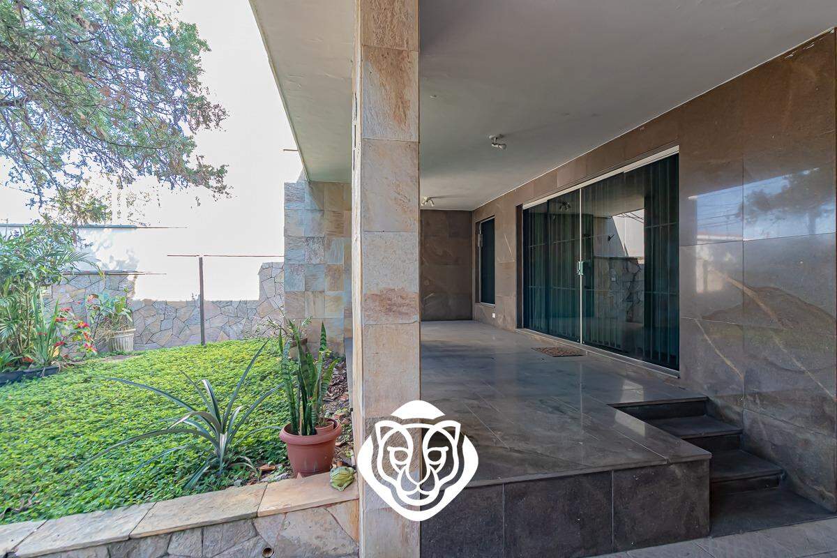 Frente / Jardim