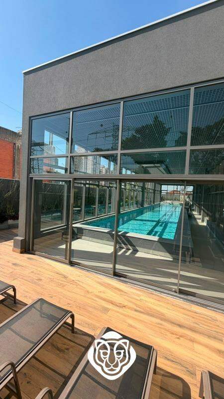 Piscina coberta e aquecida