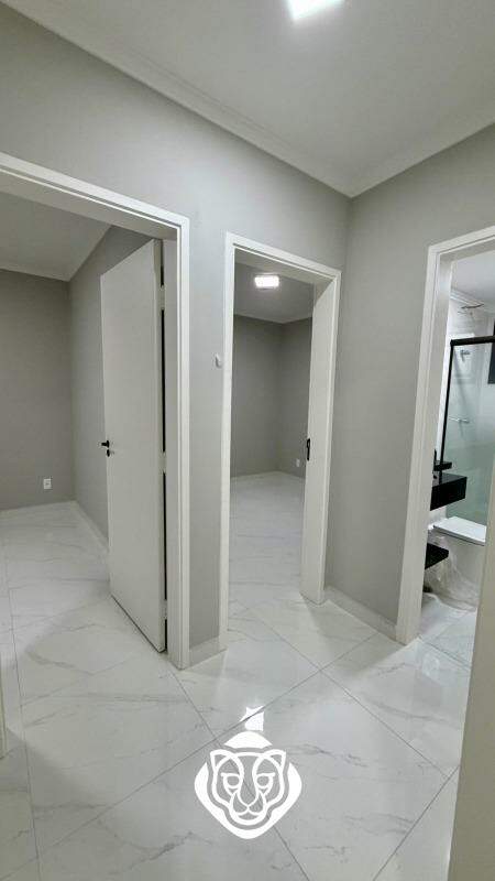Dormitórios e banheiro