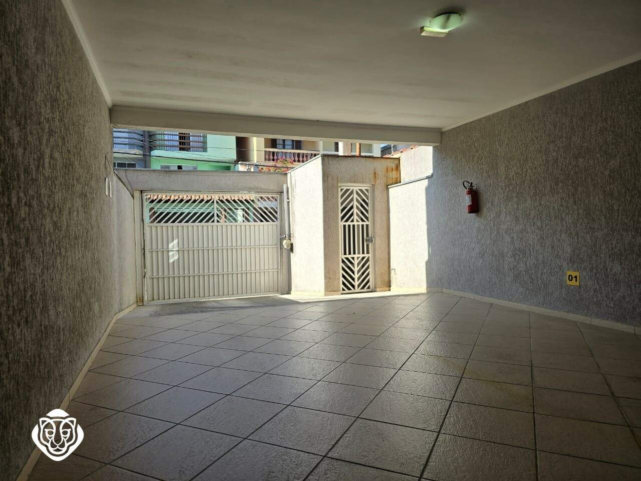 Entrada veículo e social