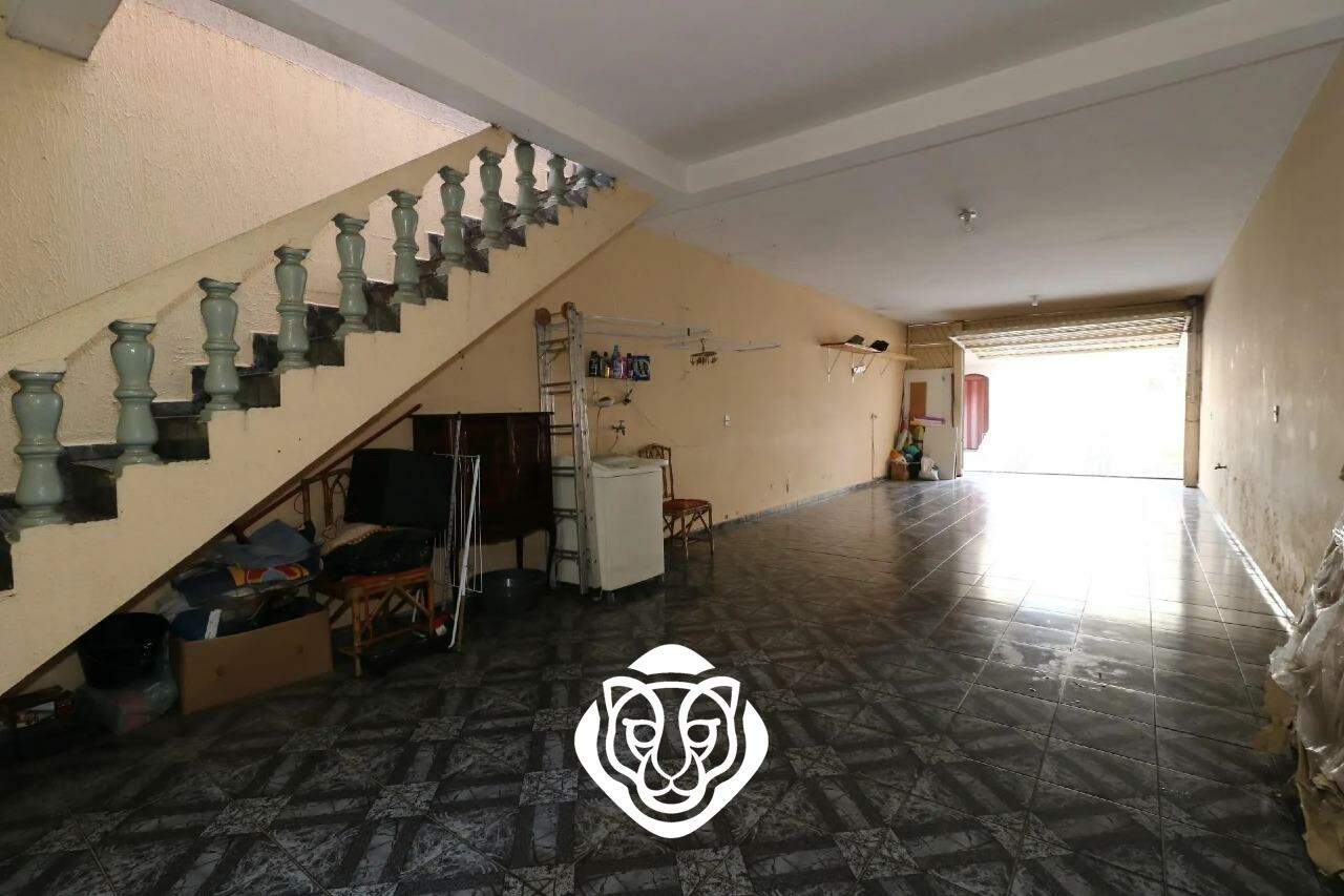 Área de serviço e garagem