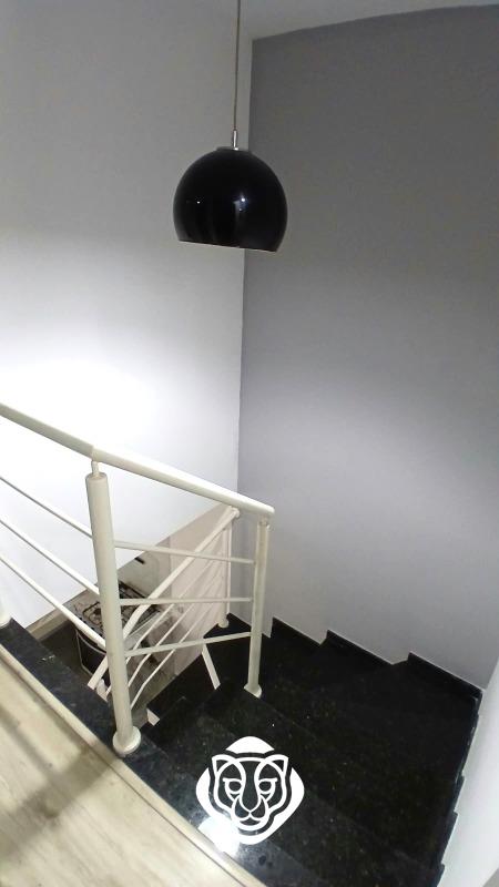 Escada de acesso aos dormitórios
