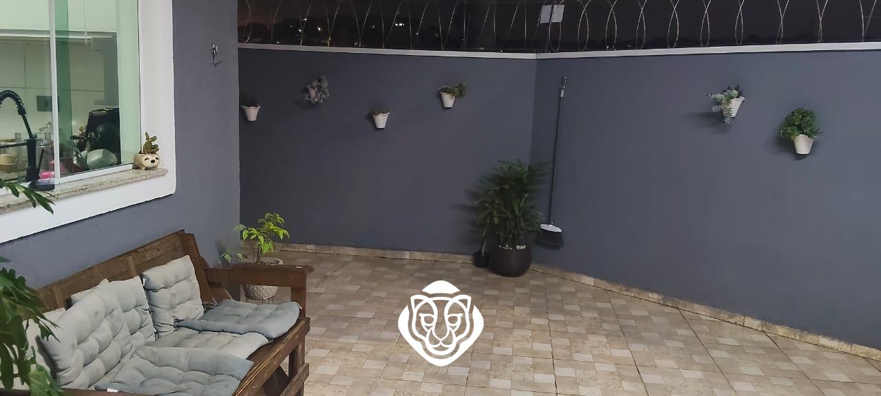 Quintal e garagem