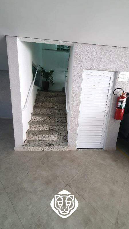 Escada de acesso ao apartamento