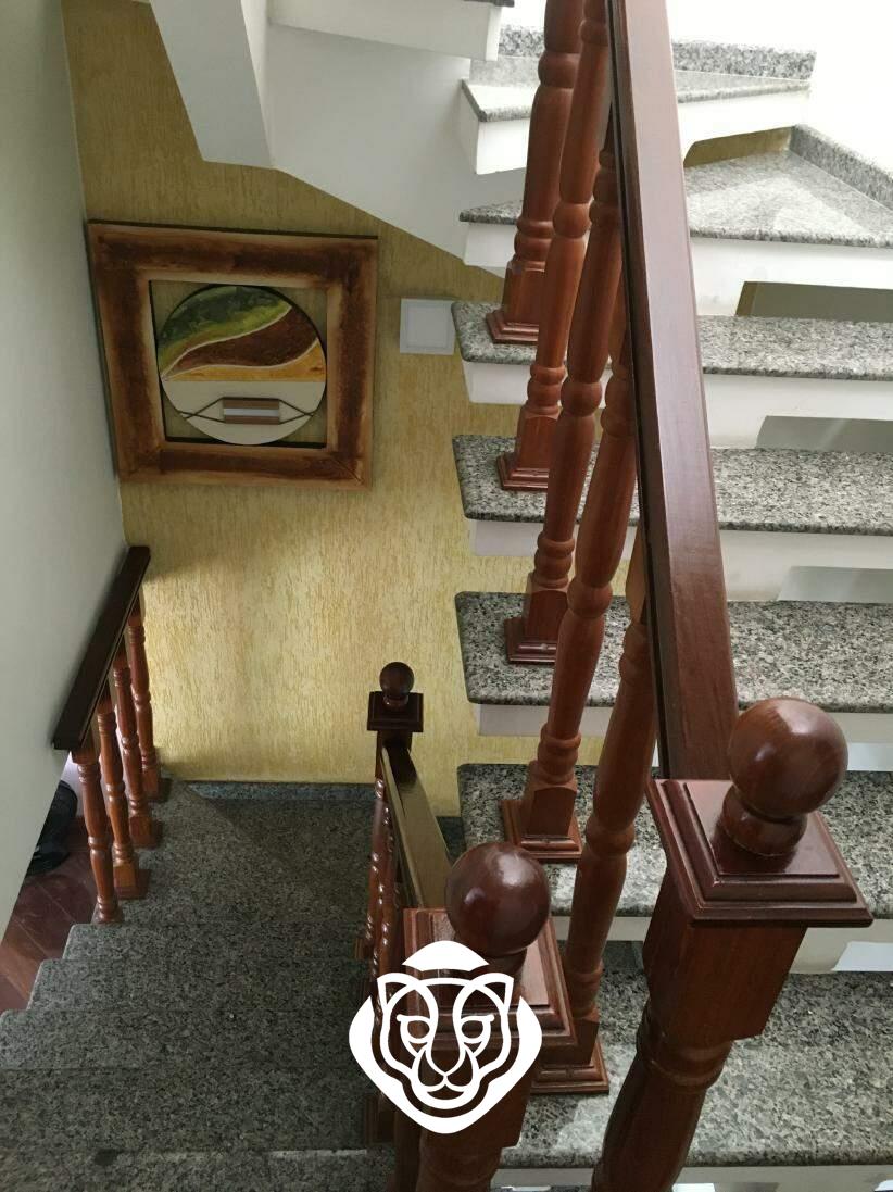 escada de acesso aos dormitórios