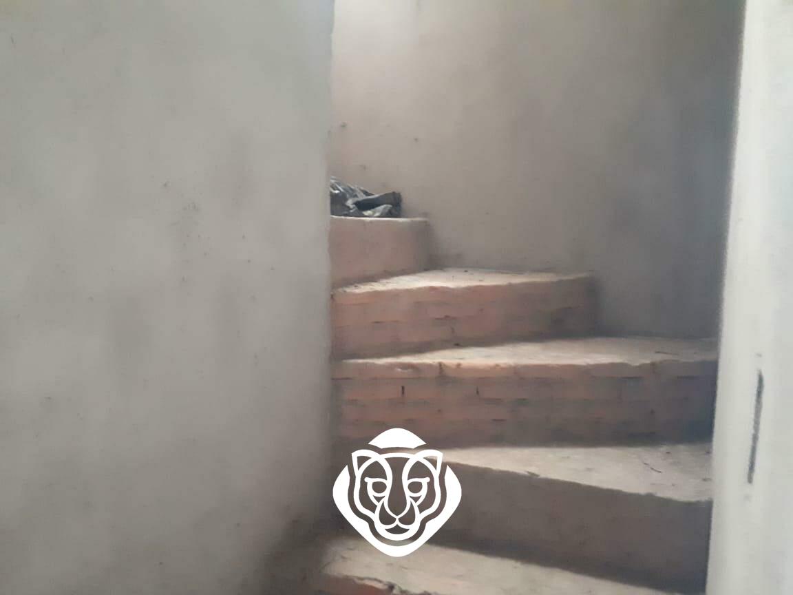 Escada acesso imóvel