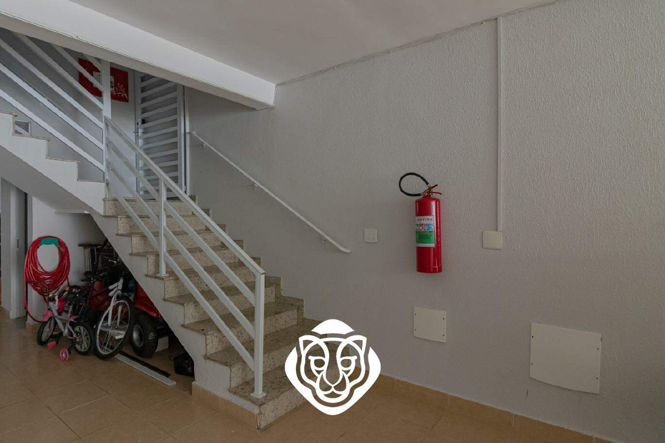 escadas acesso apto