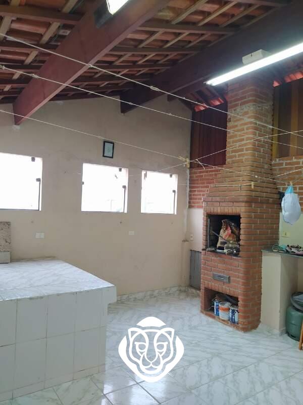 Área de serviço e churrasqueira