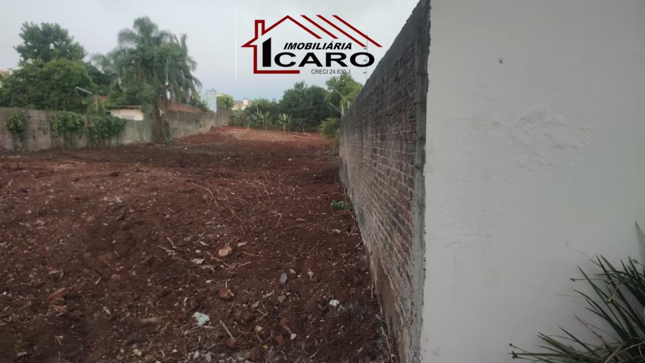 Terreno à venda no Maria do Carmo: 