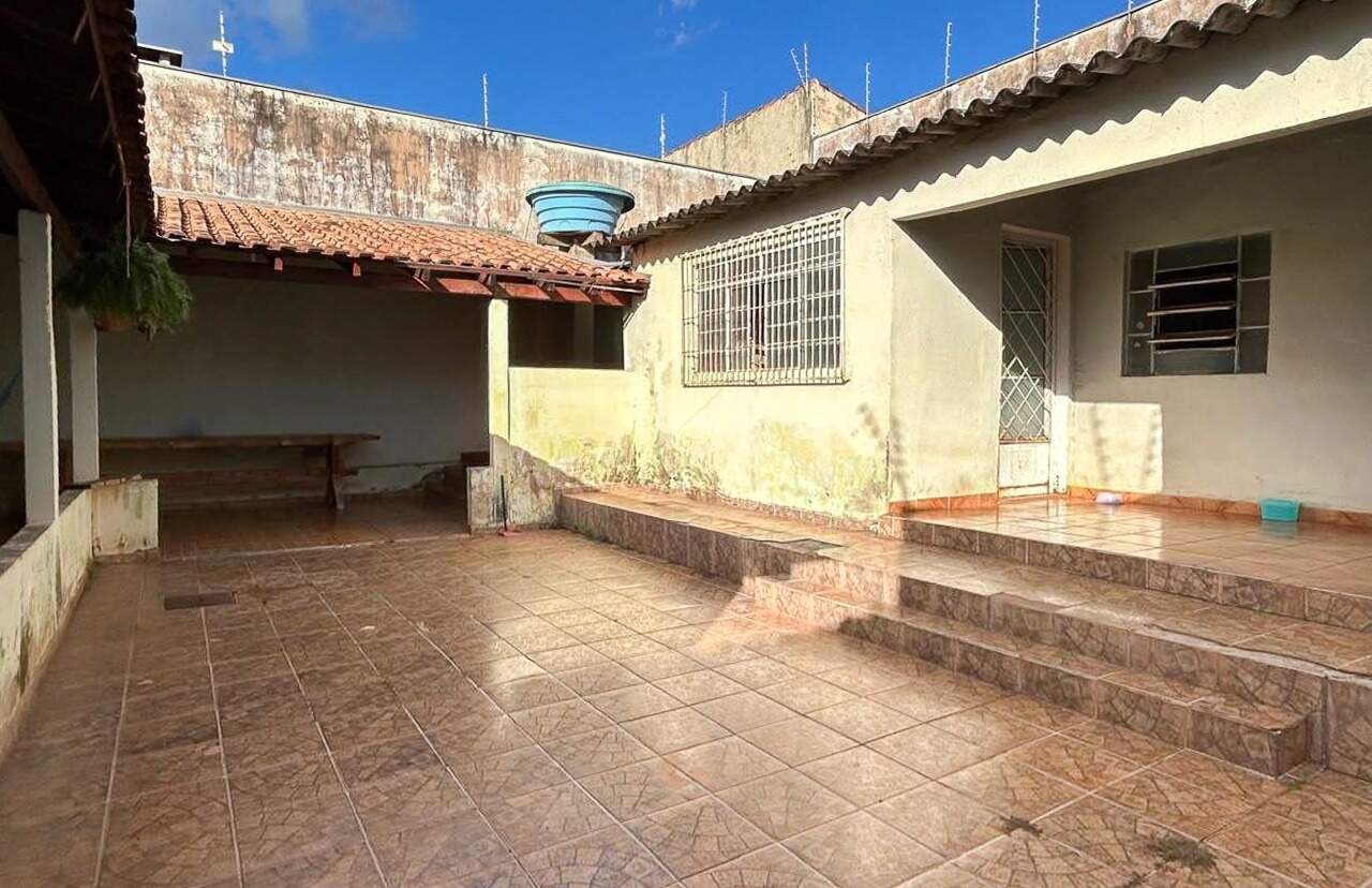 Casa térrea com 235m² de área construída em terreno de 360m² – Monte Líbano