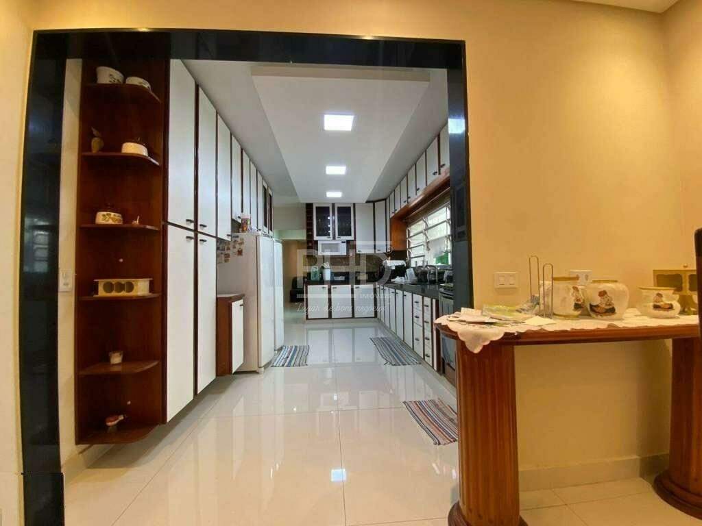 Sobrado à venda com 8 quartos, 525m² - Foto 4